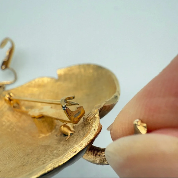 Brushed Gold Tone Vintage Clip On Circular Hoop Earrings Bonus Matching Pin - Picture 7 of 10